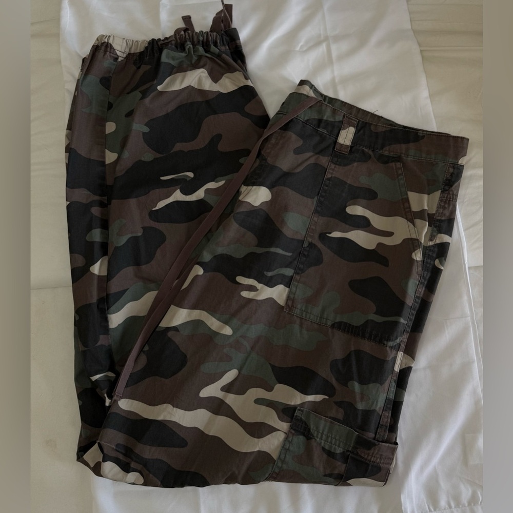 Wild Fable Olive Green Camo Parachute Camo Pants | Size XL